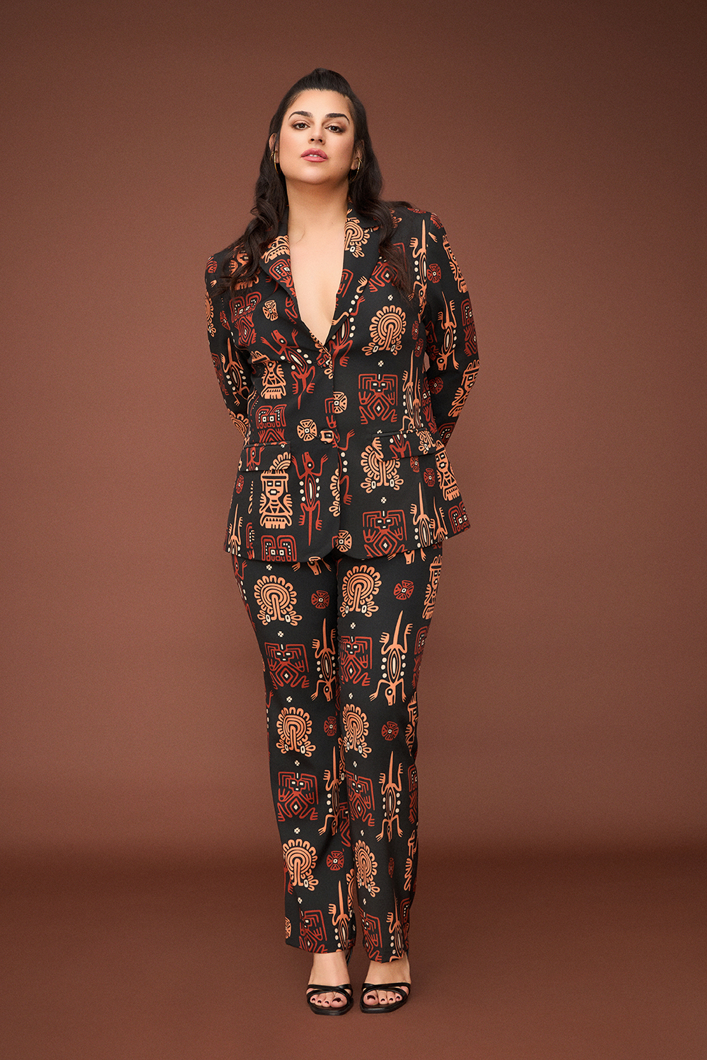 Παντελόνι με ιδιαίτερο print και στενό τελείωμα