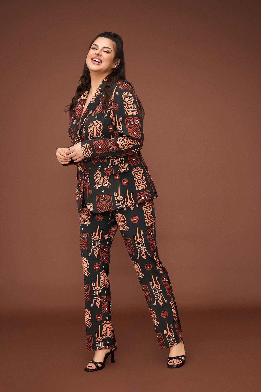 Παντελόνι με ιδιαίτερο print και στενό τελείωμα